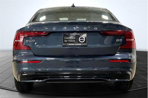 2024 Volvo S60 B5 Core Dark Theme