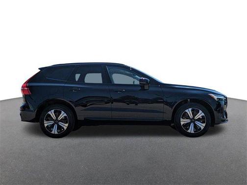 2025 Volvo XC60 Plug-In Hybrid Core