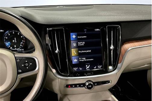 2022 Volvo S60 T5 Momentum