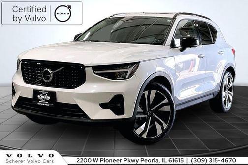 Crystal White Metallic 2023 Volvo XC40 B5 Plus Dark Theme