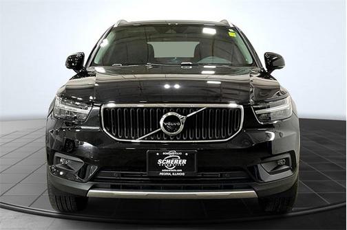 2022 Volvo XC40 T5 Momentum