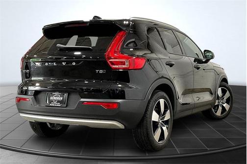 2022 Volvo XC40 T5 Momentum