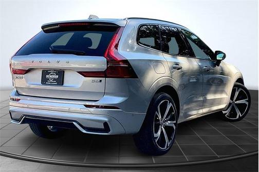 2023 Volvo XC60 B6 Ultimate Dark Theme