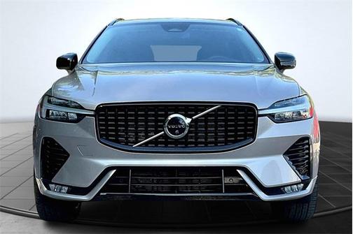 2023 Volvo XC60 B6 Ultimate Dark Theme