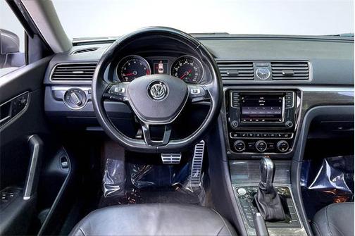 2017 Volkswagen Passat 1.8T SEL Premium