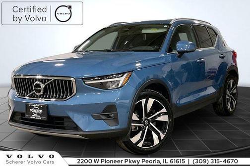 2023 Volvo XC40 B5 Plus Bright Theme