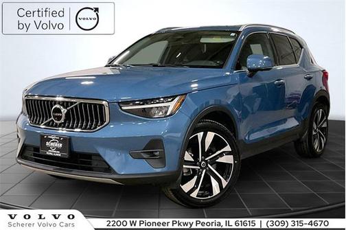 2023 Volvo XC40 B5 Plus Bright Theme