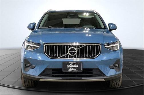 2023 Volvo XC40 B5 Plus Bright Theme