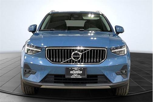 2023 Volvo XC40 B5 Plus Bright Theme