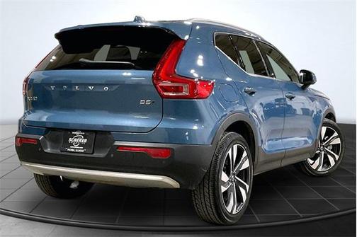 2023 Volvo XC40 B5 Plus Bright Theme