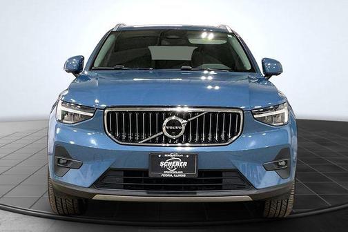 2023 Volvo XC40 B5 Plus Bright Theme