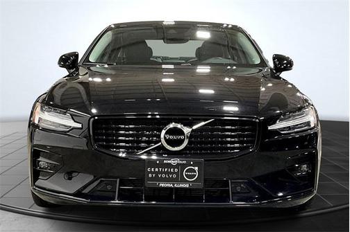 2022 Volvo S60 T5 Momentum