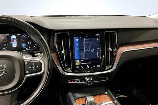 2022 Volvo S60 T5 Momentum
