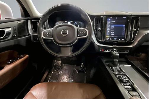 2020 Volvo XC60 T6 Momentum
