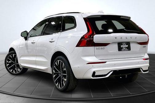 Crystal White Metallic 2026 Volvo XC60 B5 Ultra