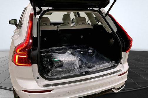 Crystal White Metallic 2026 Volvo XC60 B5 Ultra