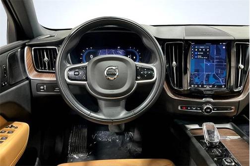 2022 Volvo XC60 B5 Inscription
