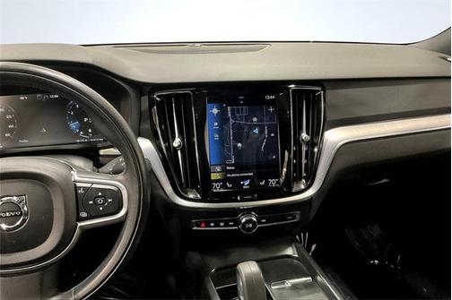 2022 Volvo S60 T5 Momentum