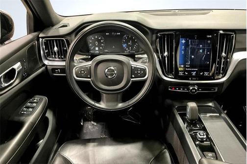 2022 Volvo S60 T5 Momentum
