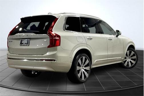 2022 Volvo XC90 Recharge Plug-In Hybrid T8 Inscription 7 Passenger
