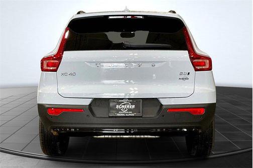 2026 Volvo XC40 B5 Ultra