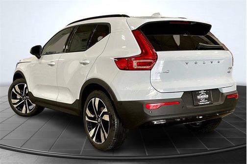 2026 Volvo XC40 B5 Ultra