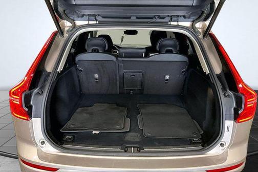 2025 Volvo XC60 B5 Plus