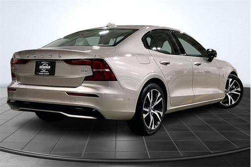 2024 Volvo S60 B5 Plus Dark Theme