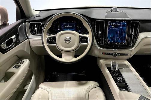 2023 Volvo XC60 B6 Ultimate Bright Theme