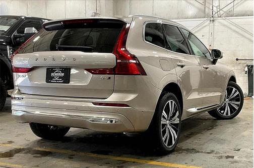 2023 Volvo XC60 B6 Ultimate Bright Theme