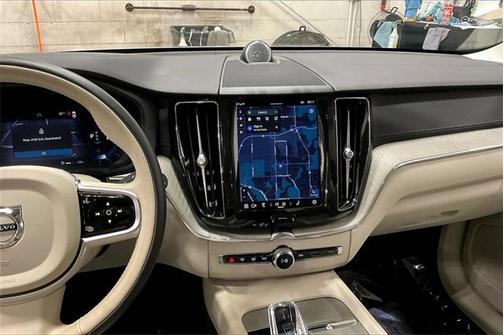 2023 Volvo XC60 B6 Ultimate Bright Theme