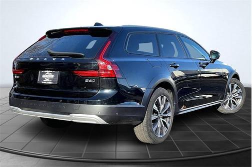 2024 Volvo V90 Cross Country B6 Plus