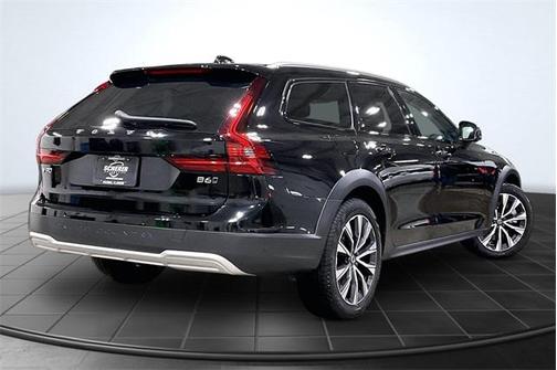 2024 Volvo V90 Cross Country B6 Plus
