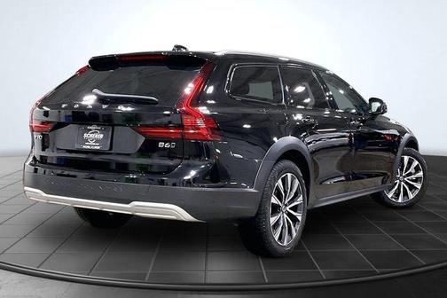 2024 Volvo V90 Cross Country B6 Plus