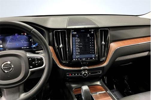 2023 Volvo XC60 B5 Plus Dark Theme