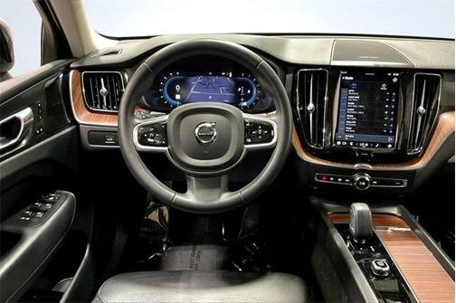 2023 Volvo XC60 B5 Plus Dark Theme