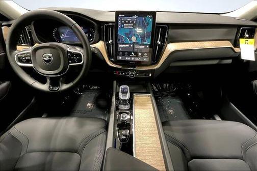 Onyx Black Metallic 2026 Volvo XC60 B5 Plus