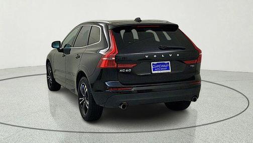 Onyx Black Metallic 2021 Volvo XC60 T5 Momentum