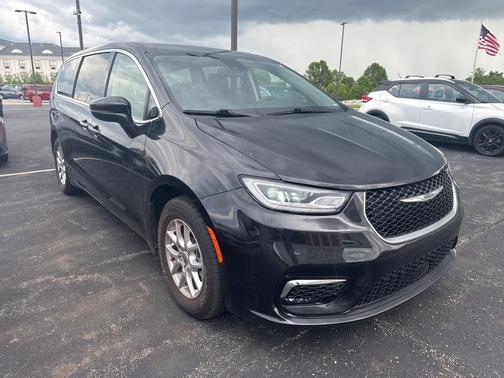 2023 Chrysler Pacifica Touring-L