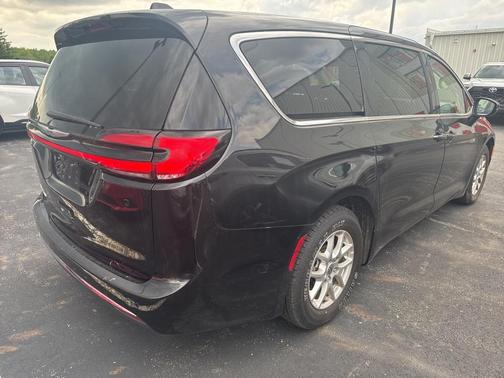 2023 Chrysler Pacifica Touring-L