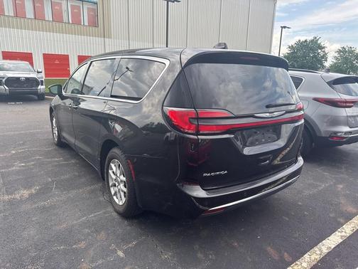 2023 Chrysler Pacifica Touring-L