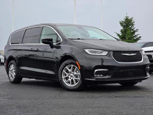 2023 Chrysler Pacifica Touring-L