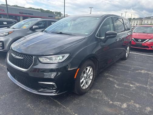 2023 Chrysler Pacifica Touring-L