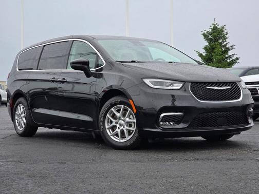 2023 Chrysler Pacifica Touring-L