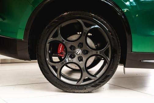 2025 Alfa Romeo Stelvio Base