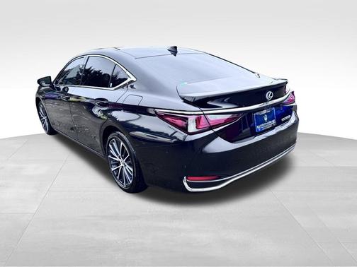 2025 Lexus ES 300h Base