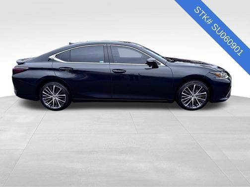 2025 Lexus ES 300h Base