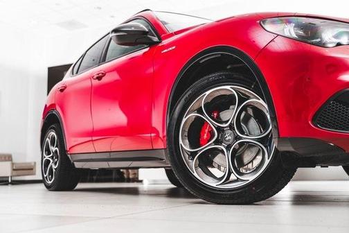 2025 Alfa Romeo Stelvio Base