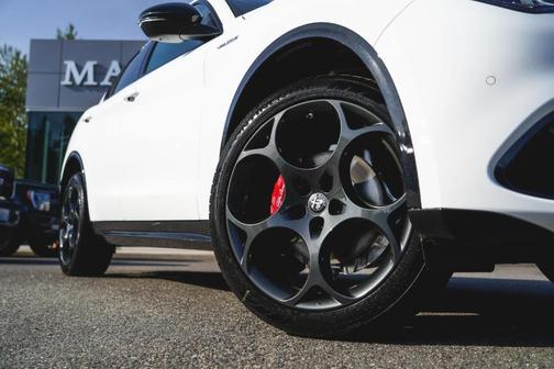 2025 Alfa Romeo Stelvio Base
