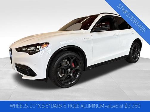 2025 Alfa Romeo Stelvio Base
